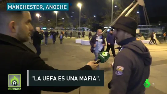 La afición del Manchester City señala al VAR: "Es una basura" La afición del Manchester City señala al VAR: "Es una basura"