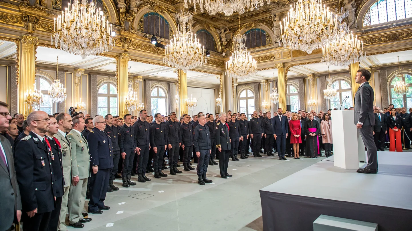 Homenaje a los bomberos de Notre-Dame Homenaje a los bomberos de Notre-Dame