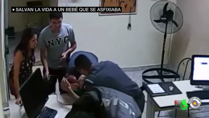 Salvan la vida a un bebé Salvan la vida a un bebé