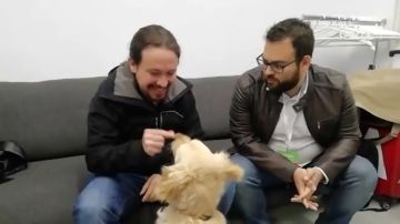 Pablo Iglesias con su perro