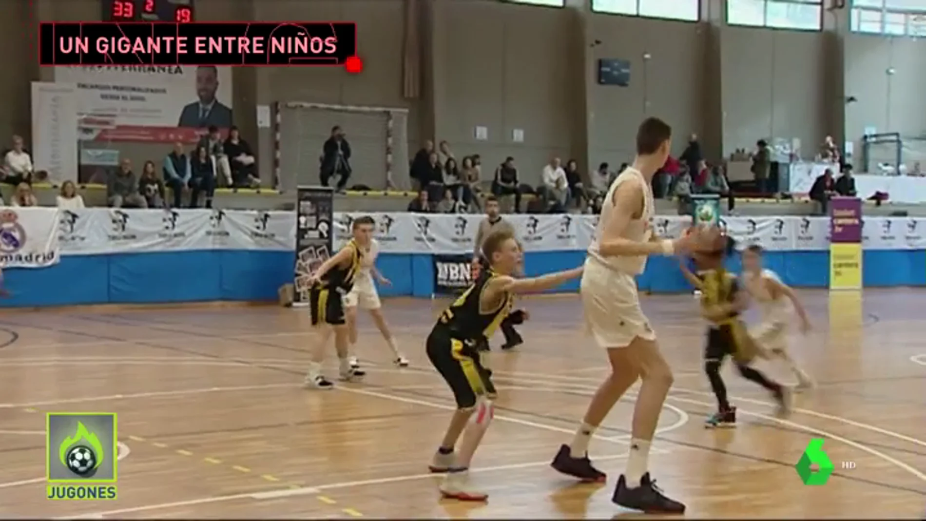 Así es Olivier Rioux, el nuevo fenómeno del baloncesto español que mide  2,18 metros con tan solo 13 años