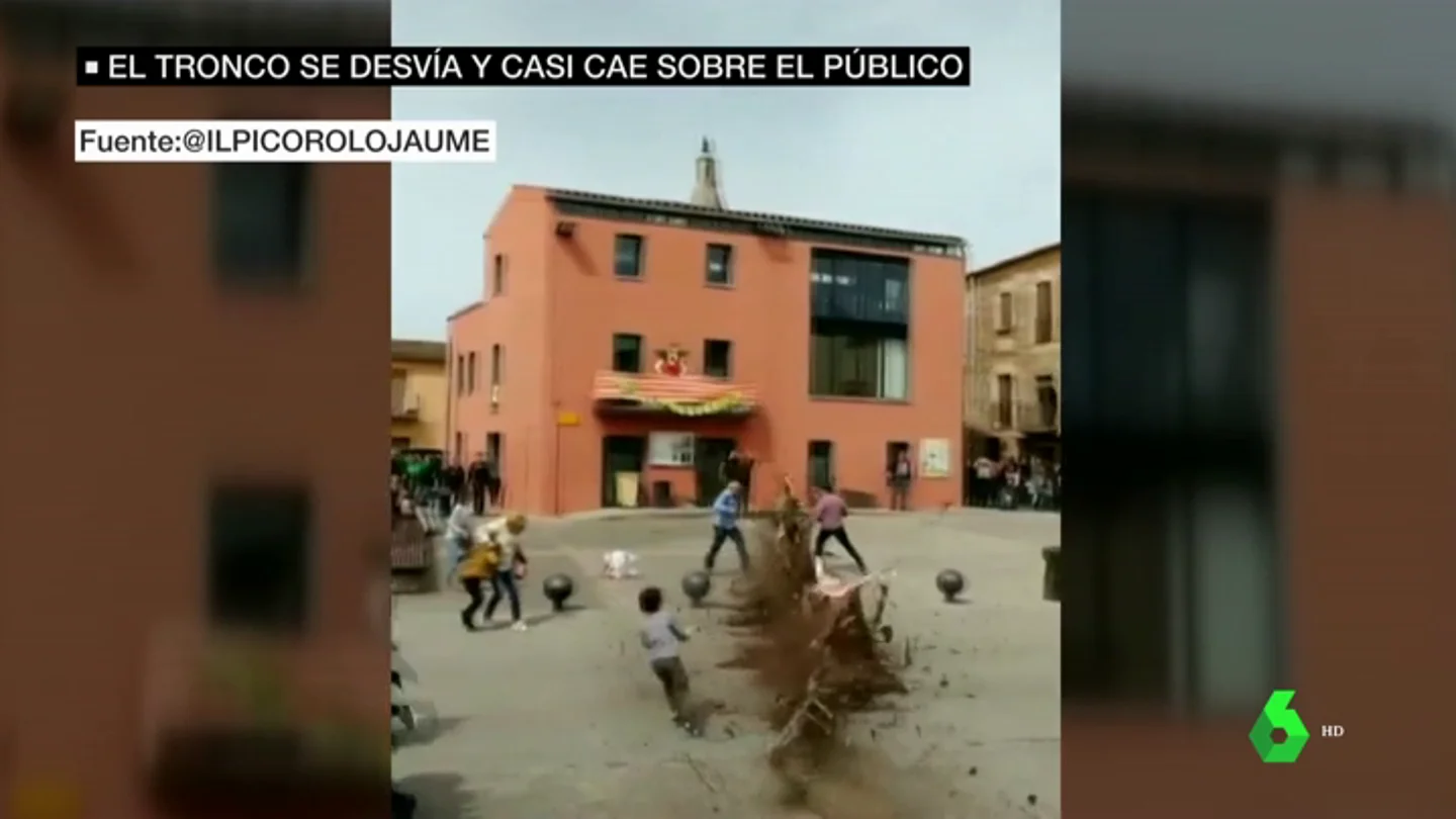 El tronco se desvía y casi cae sobre el público El tronco se desvía y casi cae sobre el público