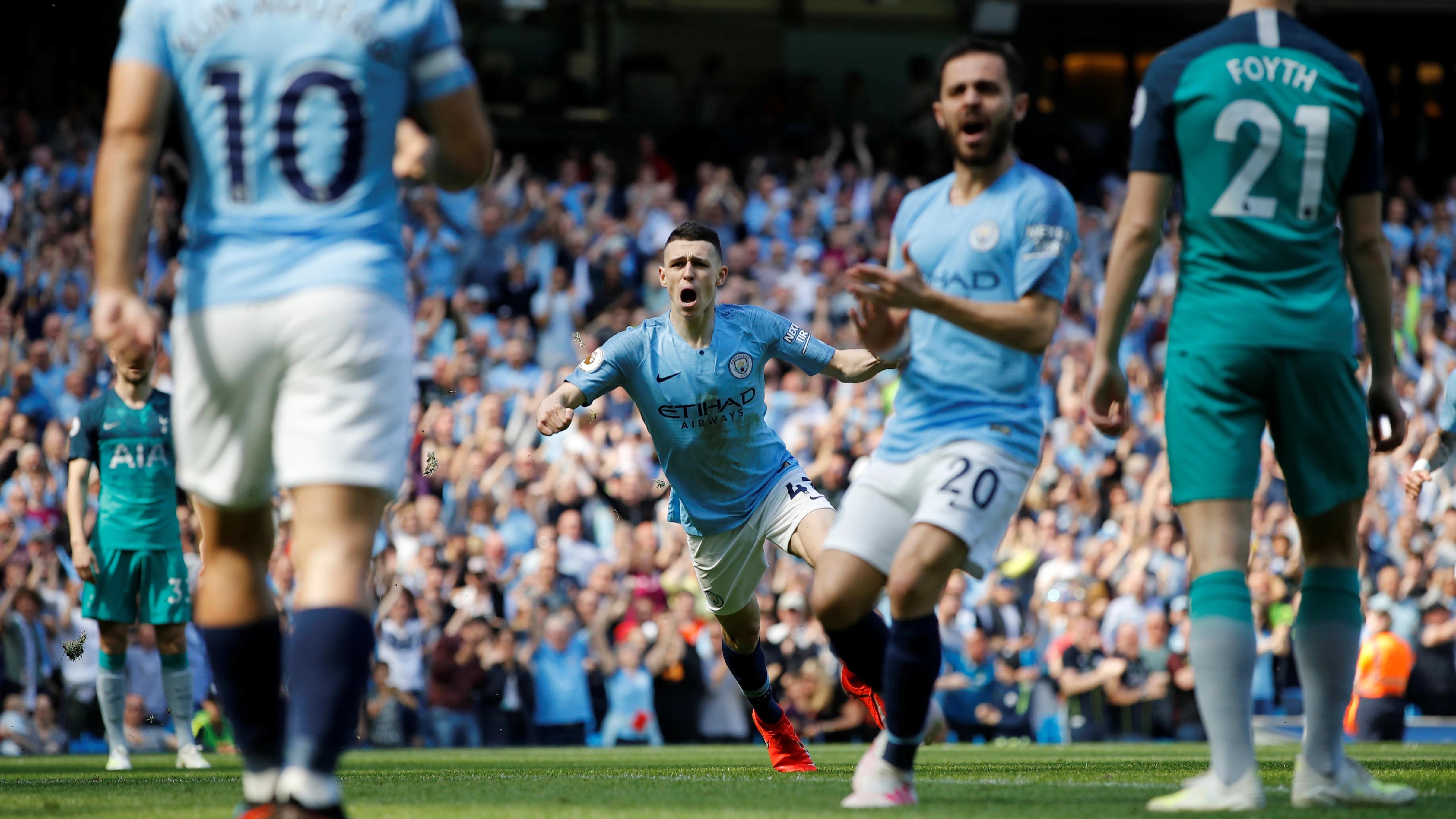 Phil Foden celebra su gol ante el Tottenham