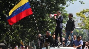 Noticias 2 Antena 3 (30-04-19) Venezuela: Sigue adelante la 'operación libertad' con declaraciones de Guaidó y Leopoldo López
