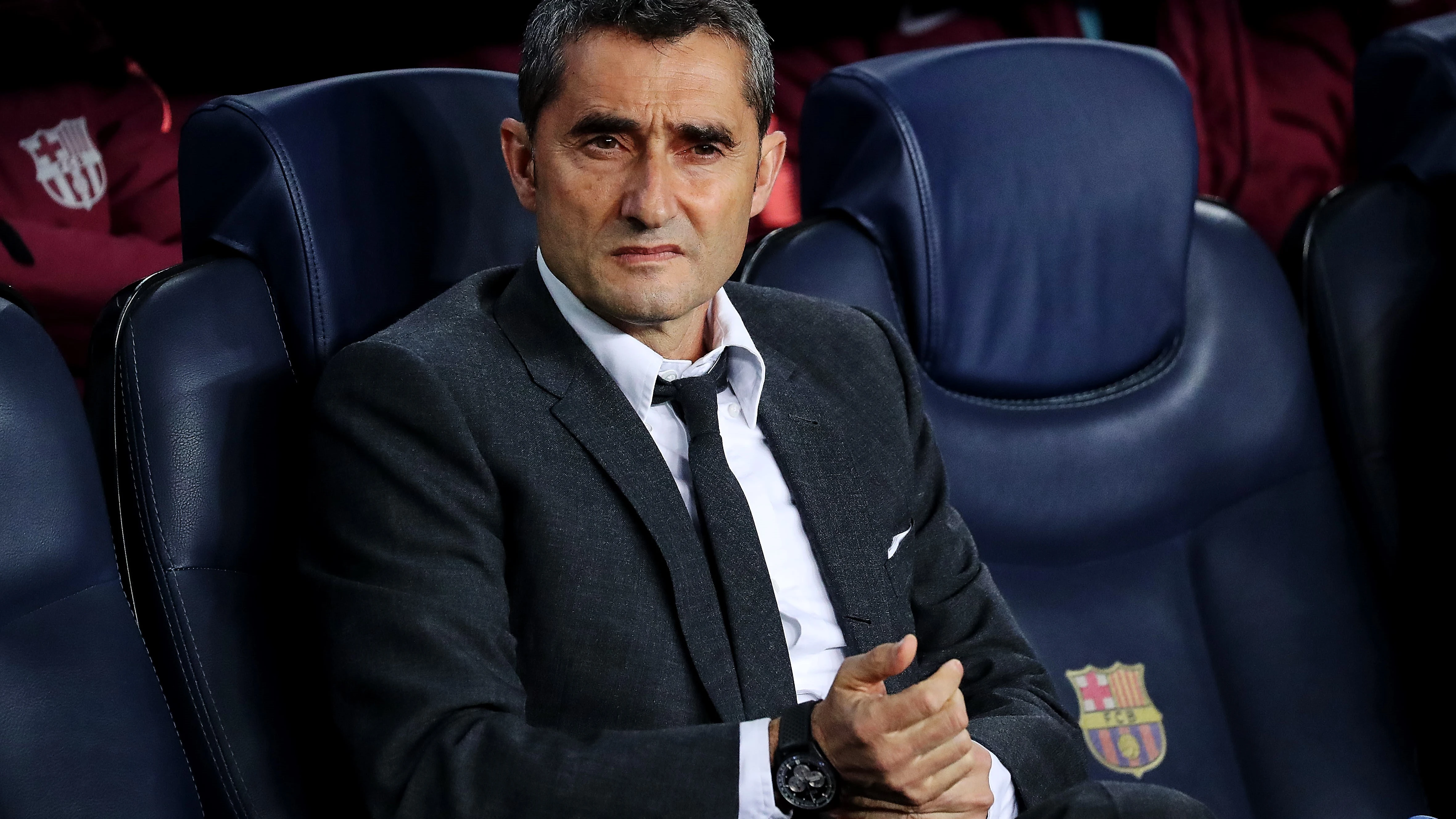 Ernesto Valverde, con gesto serio en el banquillo