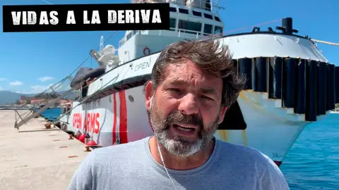 Oscar Camps en Samos con el Open Arms Vidas a la deriva