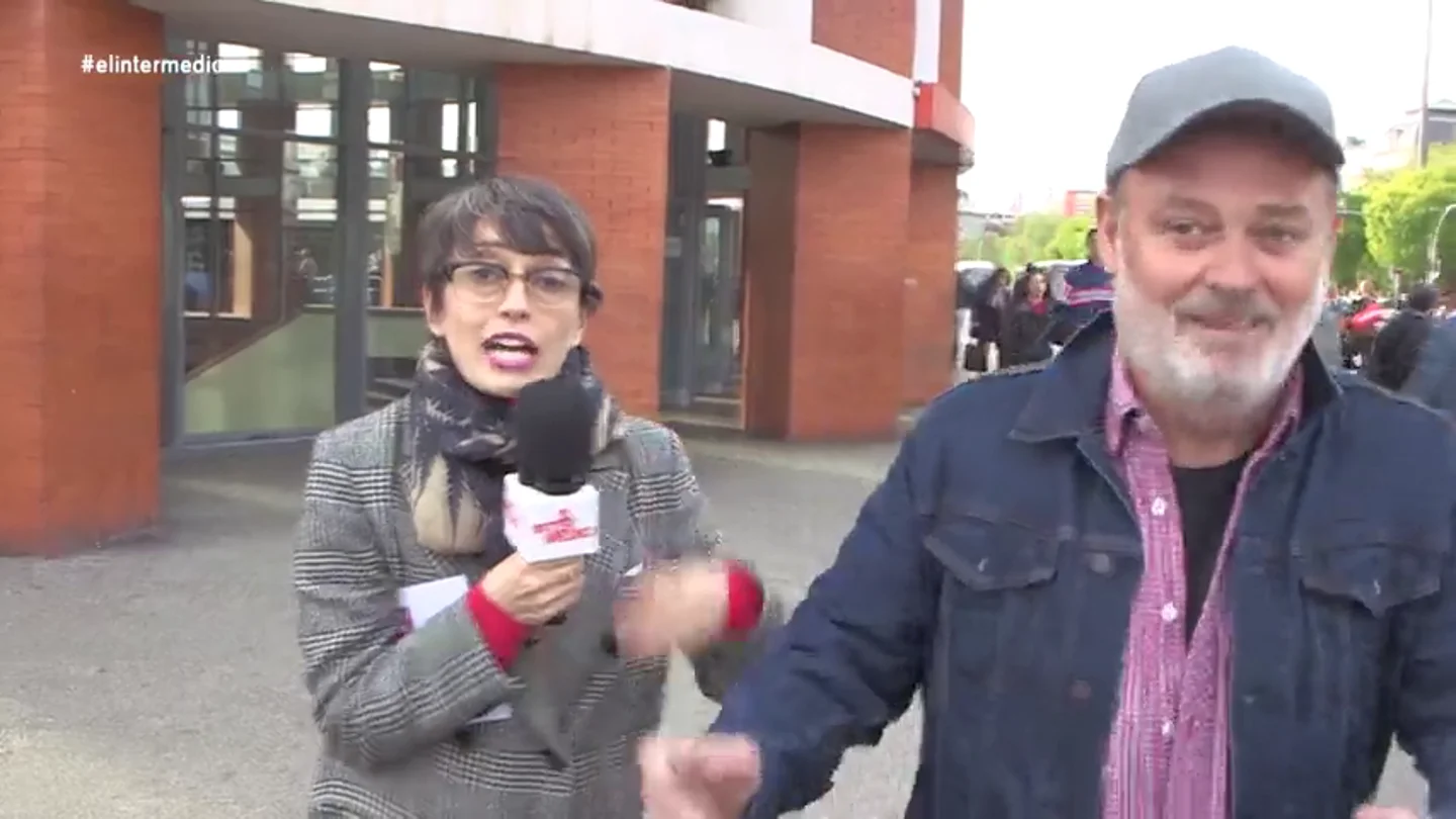 El día que Pablo Carbonell interrumpió por sorpresa una entrevista de Thais Villas (y se fue corriendo) El día que Pablo Carbonell interrumpió por sorpresa una entrevista de Thais Villas (y se fue corriendo)