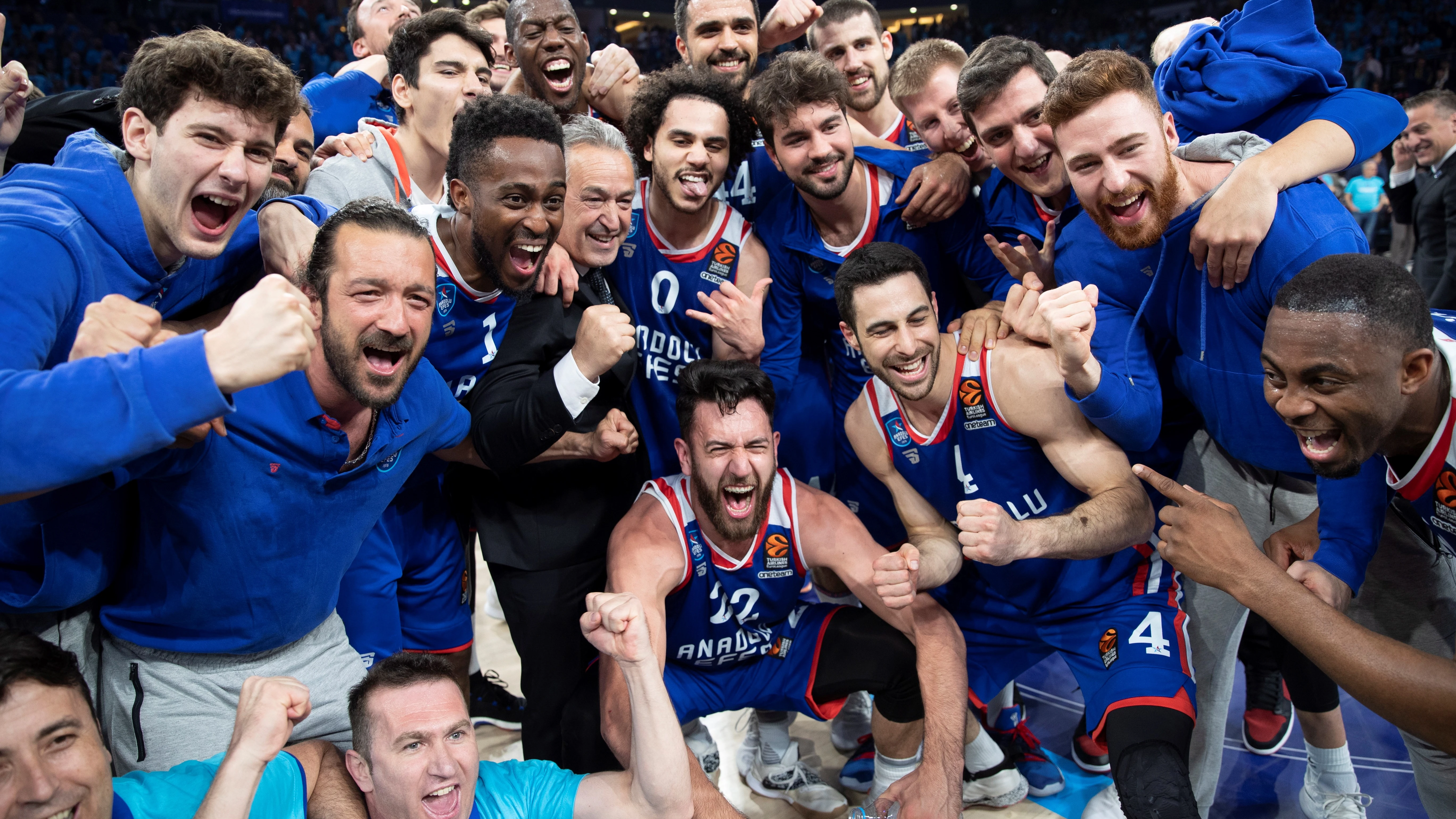 El Efes celebra el triunfo en Euroliga