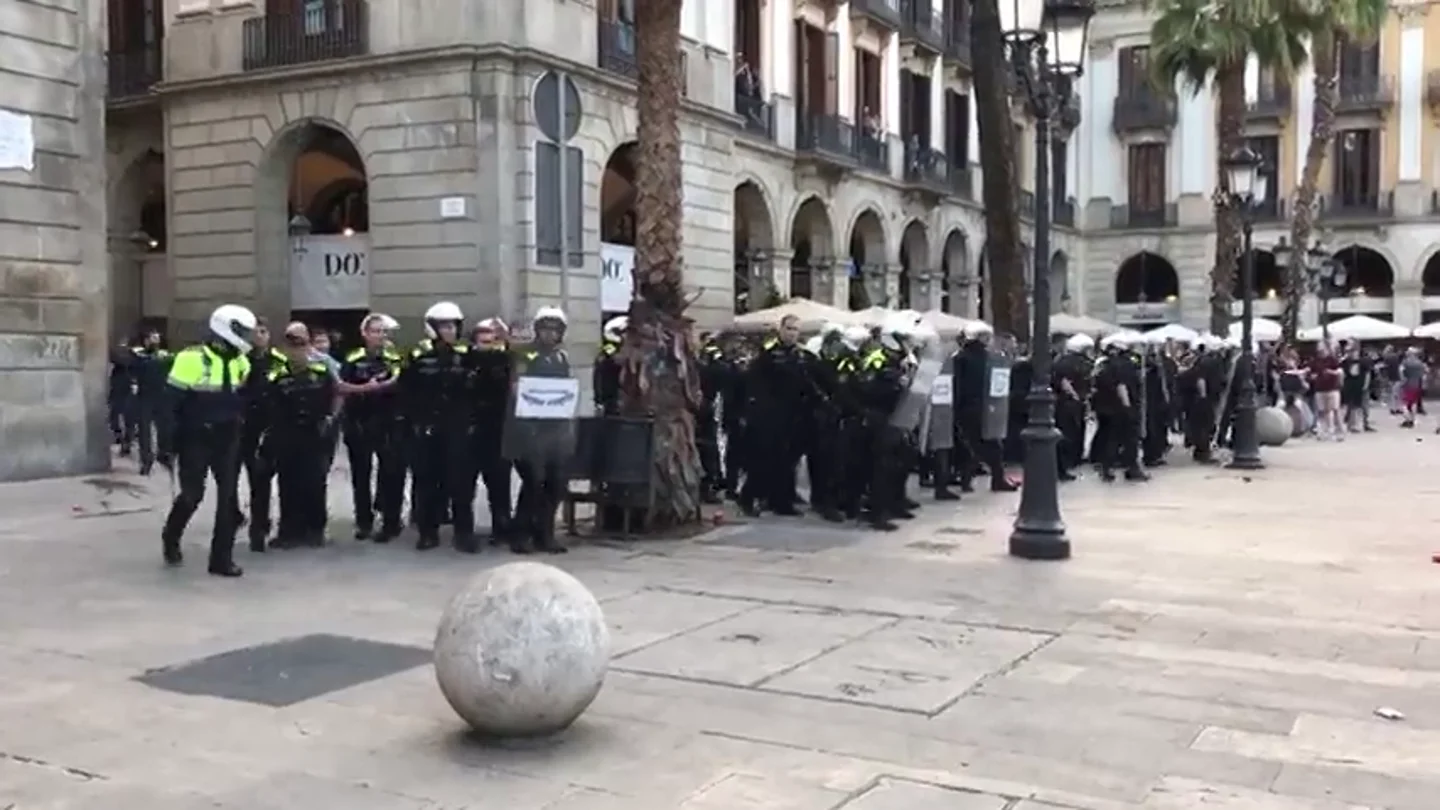 Detenidos seis aficionados del Liverpool por incidentes en Barcelona Detenidos seis aficionados del Liverpool por incidentes en Barcelona