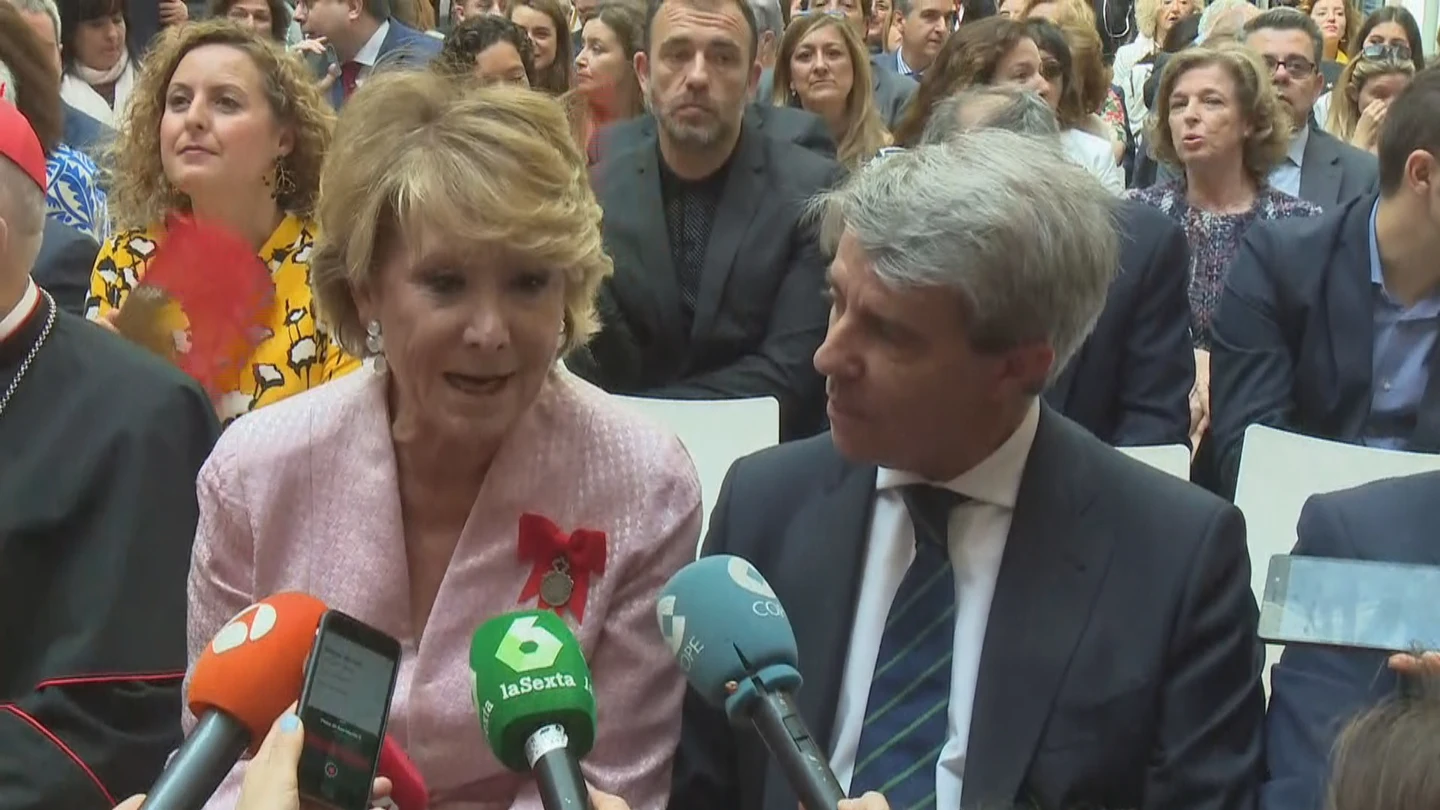 Esperanza Aguirre y Ángel Garrido coinciden en el acto de celebración del 2 de Mayo, Día de la Comunidad de Madrid. Esperanza Aguirre y Ángel Garrido coinciden en el acto de celebración del 2 de Mayo, Día de la Comunidad de Madrid.