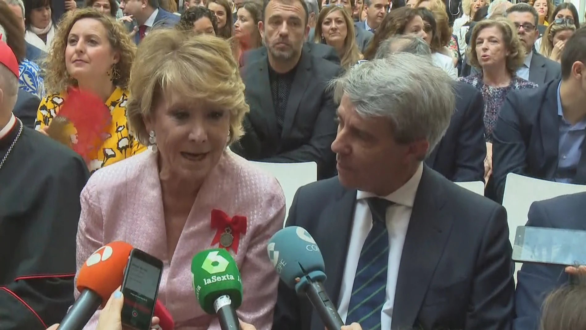 Esperanza Aguirre y Ángel Garrido coinciden en el acto de celebración del 2 de Mayo, Día de la Comunidad de Madrid.