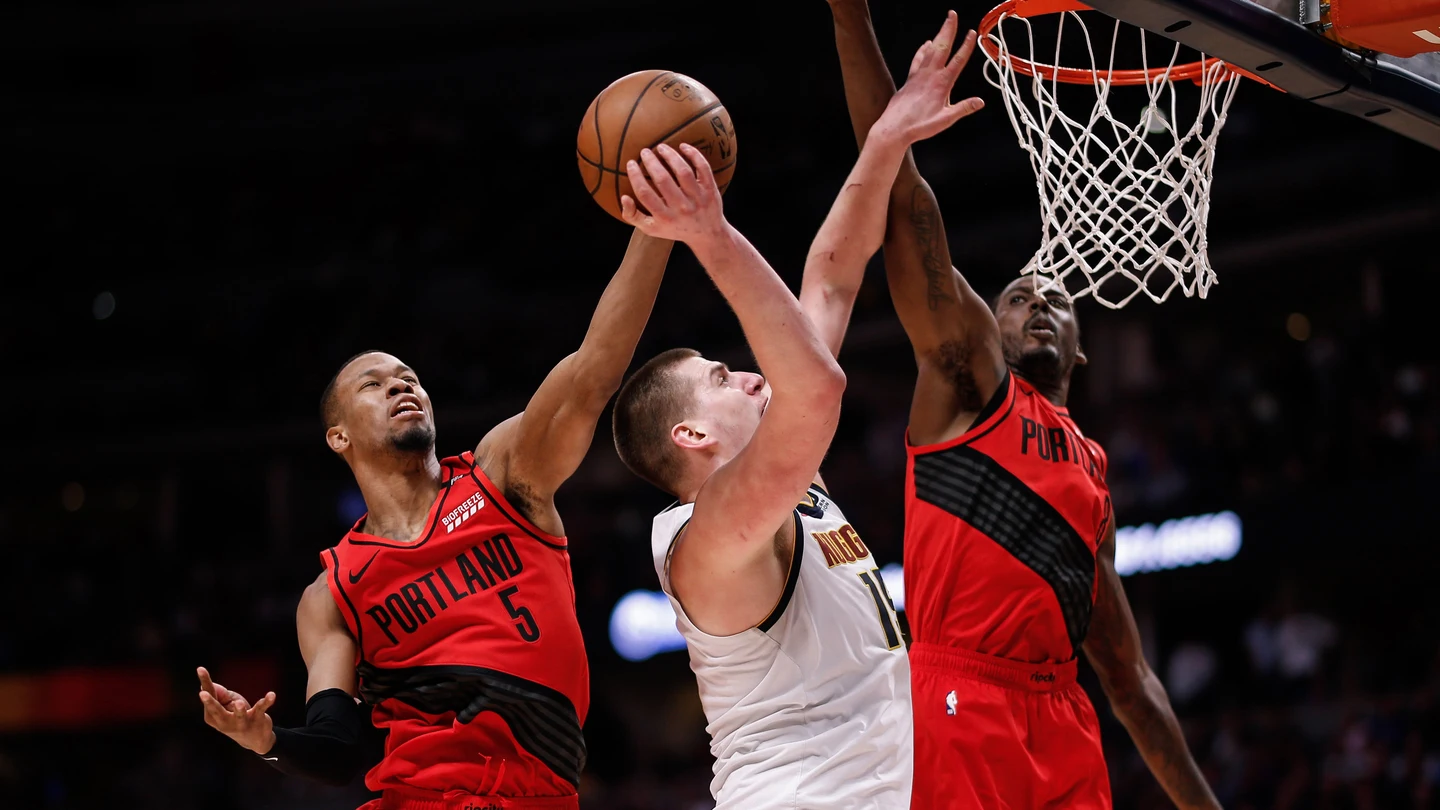 Hood y Aminu defienden a Jokic Hood y Aminu defienden a Jokic