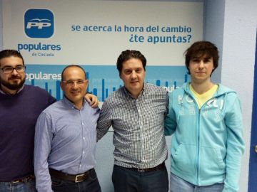 El exconcejal de Coslada Fernando Atienza (tercero por la izquierda) El exconcejal de Coslada Fernando Atienza (tercero por la izquierda)