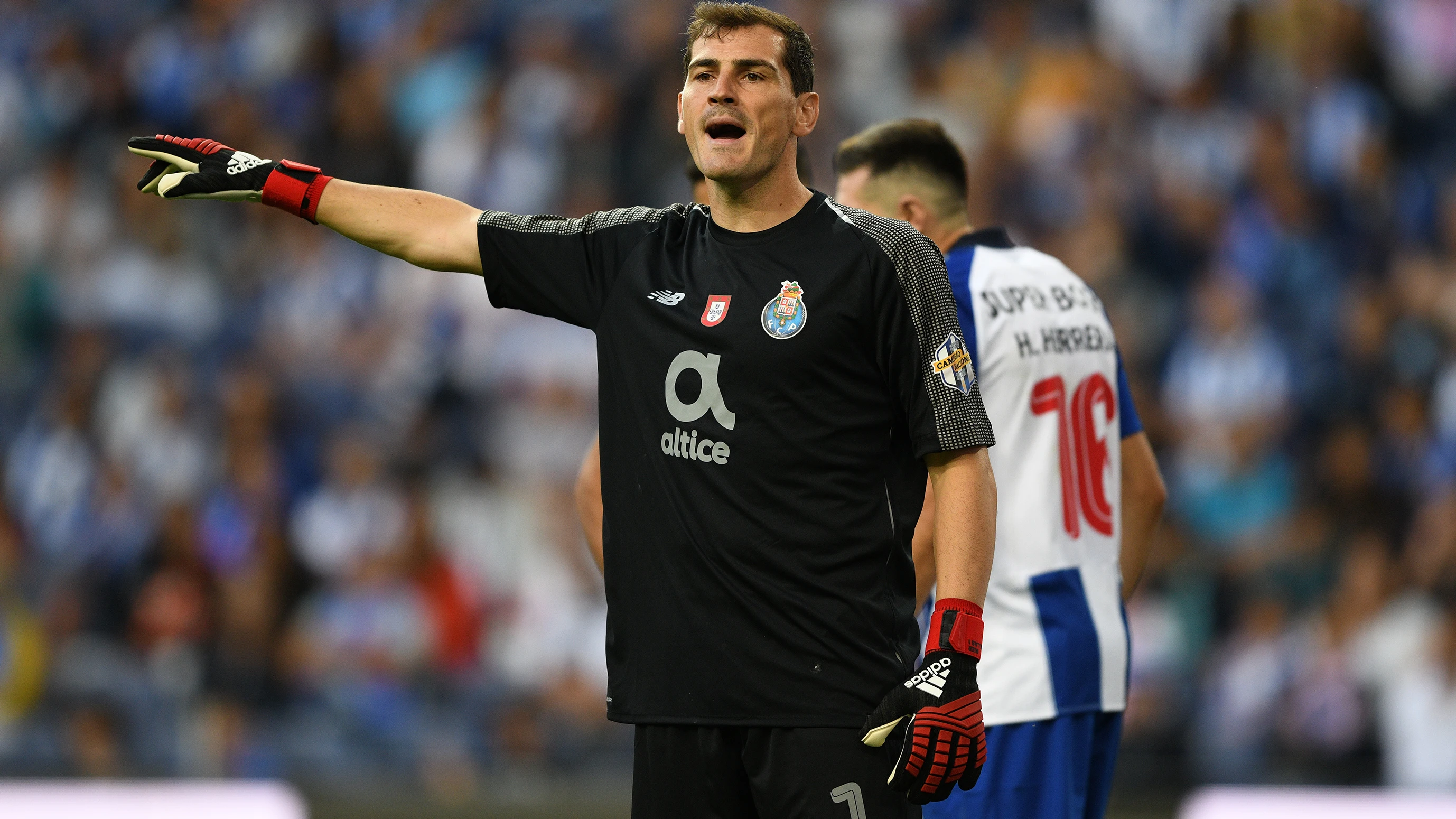 Iker Casillas, durante un partido con el Oporto