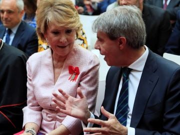 El expresidente de la Comunidad de Madrid, Ángel Garrido, conversa con Esperanza Aguirre El expresidente de la Comunidad de Madrid, Ángel Garrido, conversa con Esperanza Aguirre