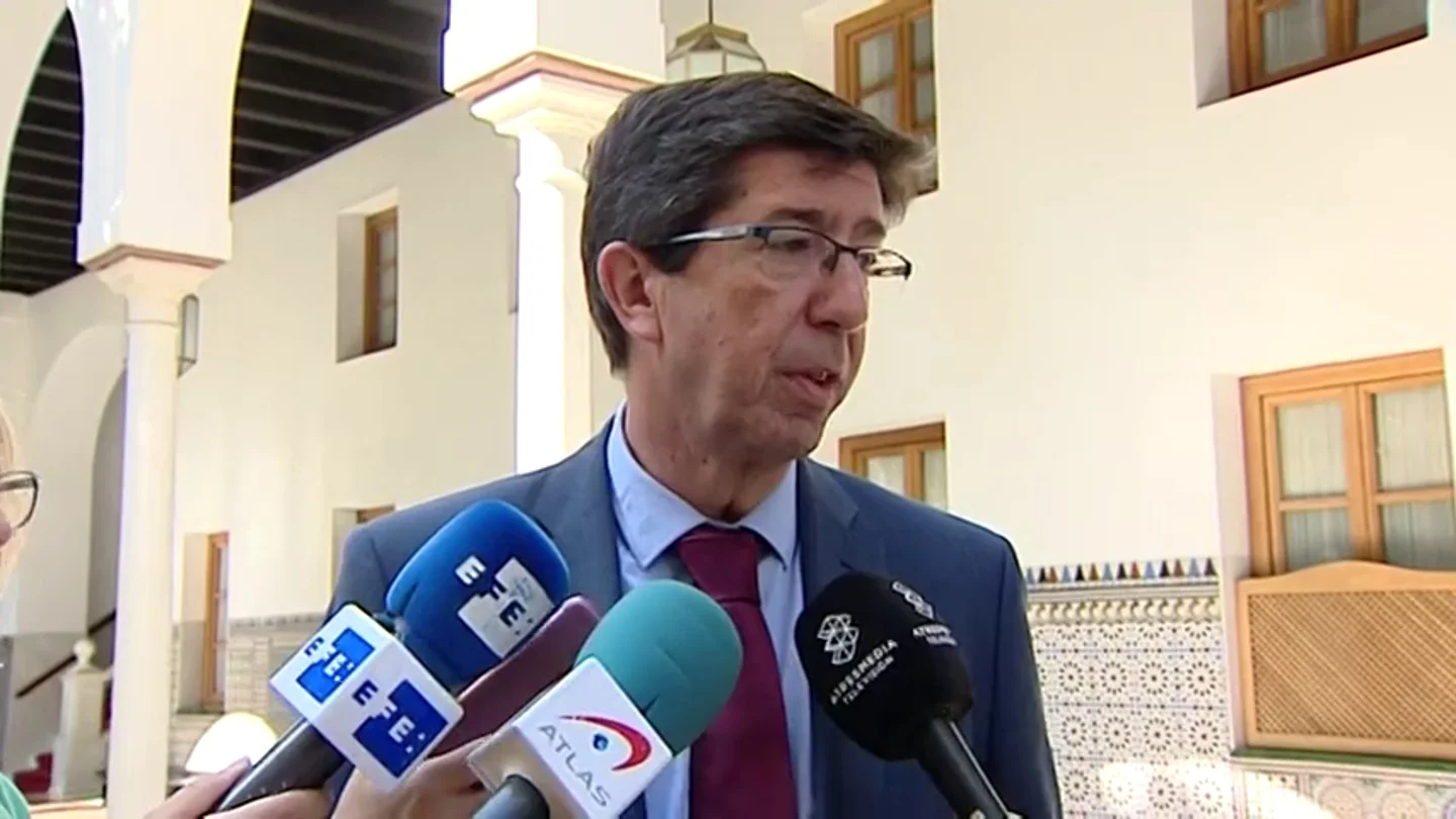 Juan Marín responde a Vox: "Los trabajadores de violencia de género de la Junta tienen toda la preparación necesaria" Juan Marín responde a Vox: "Los trabajadores de violencia de género de la Junta tienen toda la preparación necesaria"