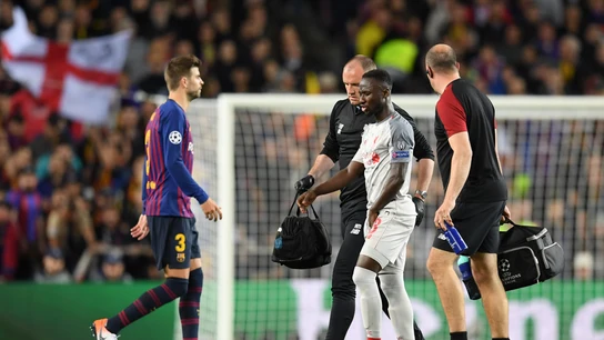 Naby Keita se retira lesionado en el partido frente al Barça Naby Keita se retira lesionado en el partido frente al Barça