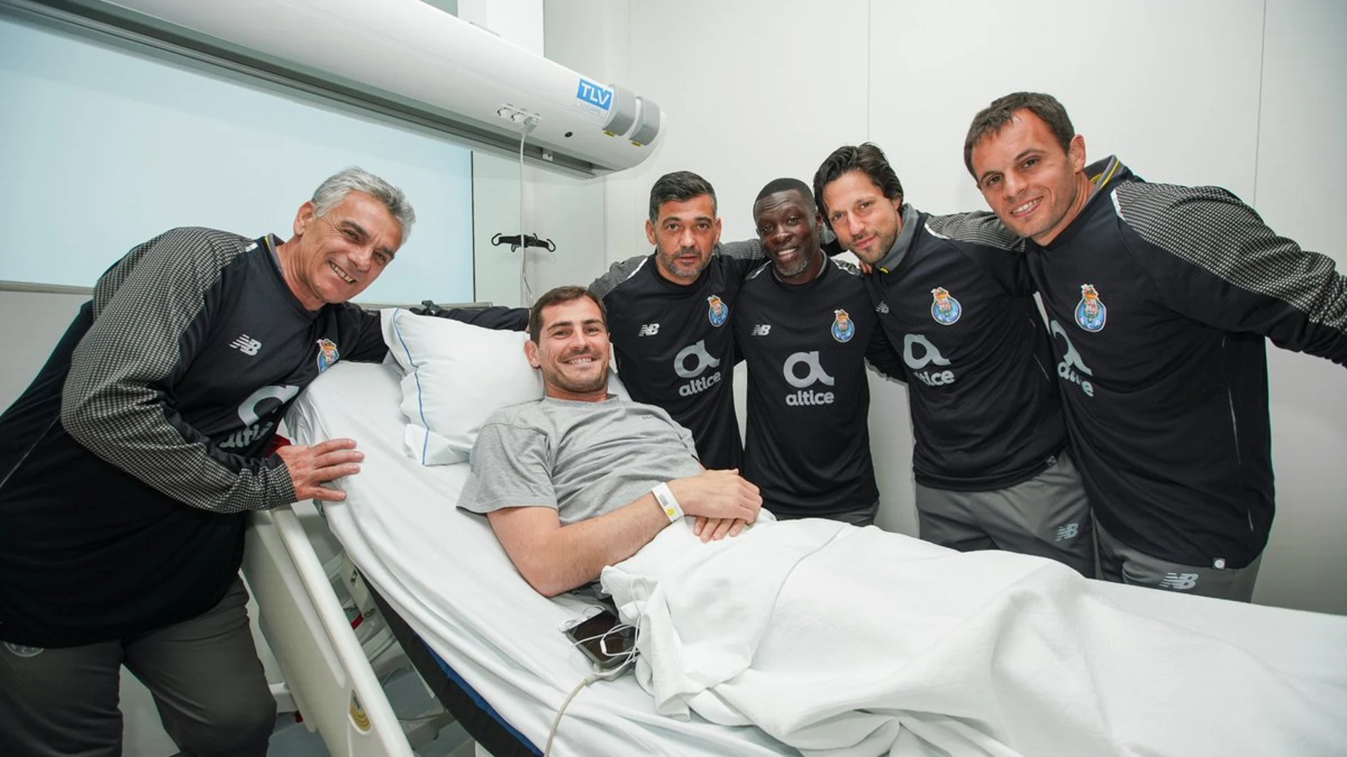 Iker Casillas, en el hospital con sus compañeros