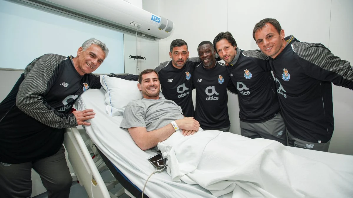 Iker Casillas, en el hospital con sus compañeros