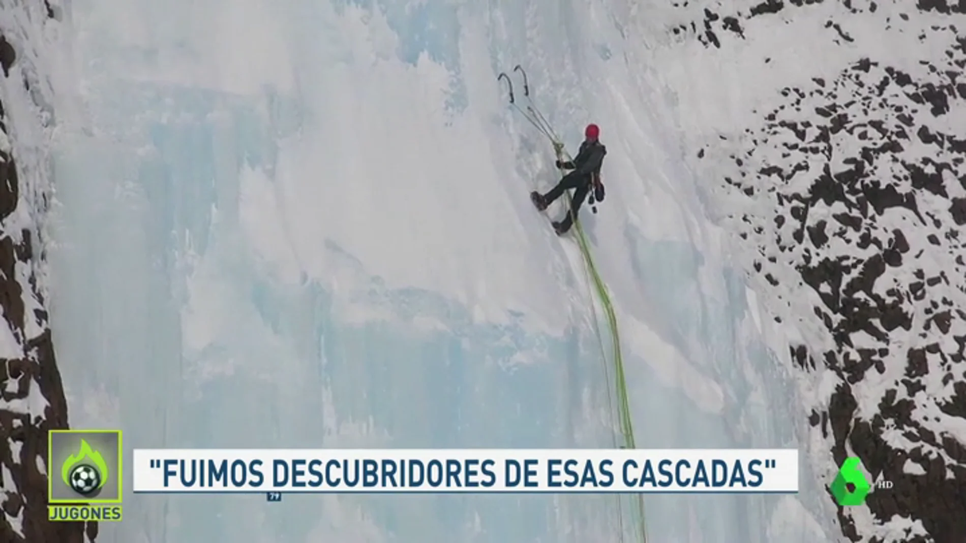 La increíble gesta de tres alpinistas españoles al escalar por primera vez las cascadas heladas del ártico ruso