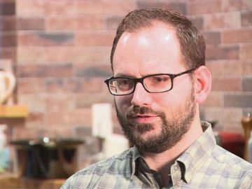 Josh Halder, el hombre que sufrió un derrame cerebral tras estirar el cuello Josh Halder, el hombre que sufrió un derrame cerebral tras estirar el cuello