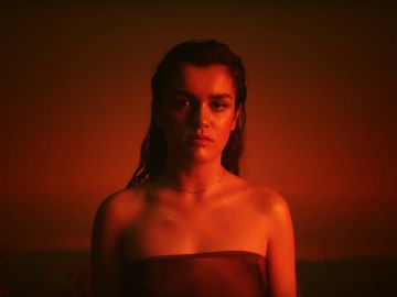 Amaia en el videoclip de 'El Relámpago' Amaia en el videoclip de 'El Relámpago'