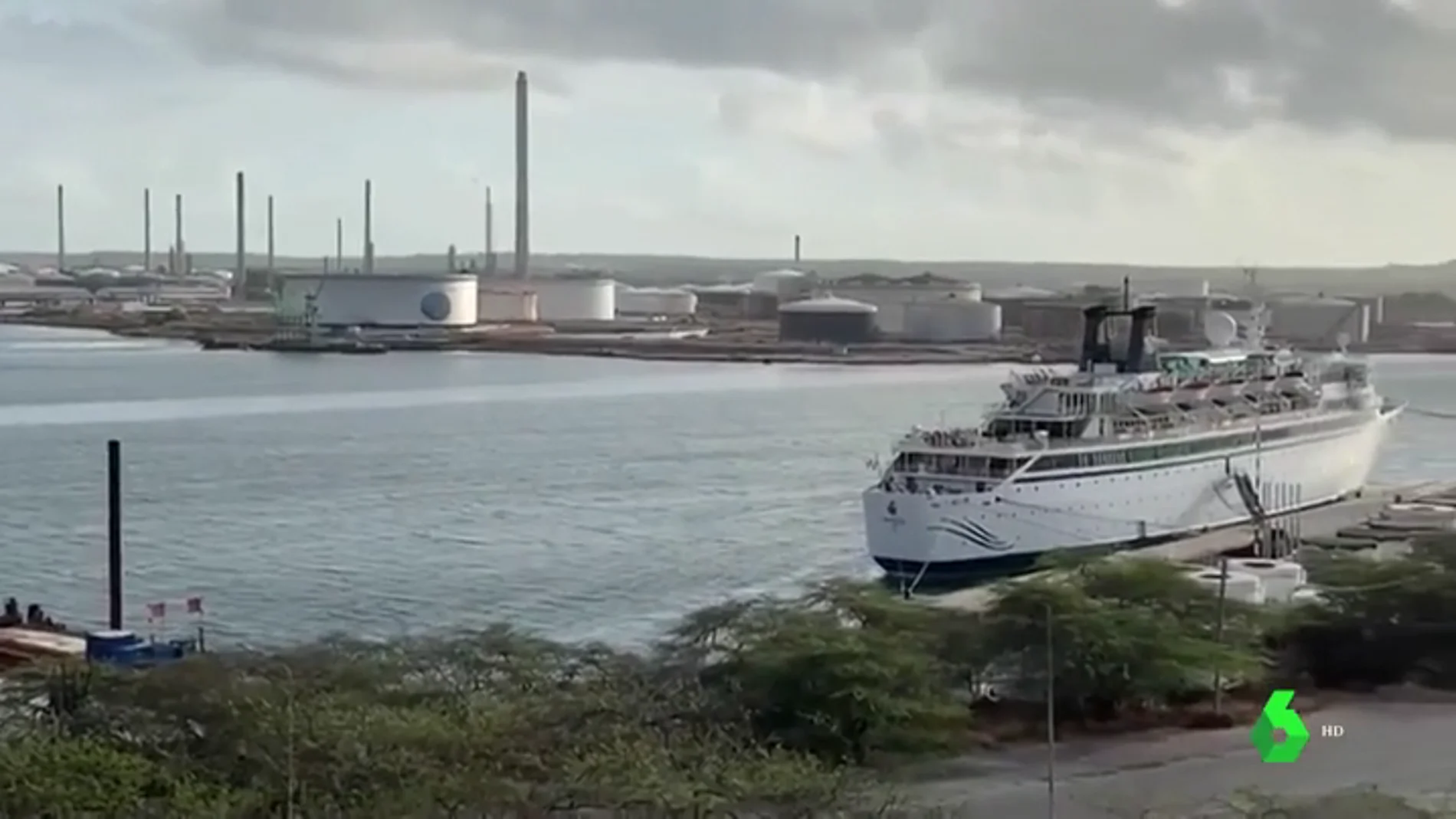 Llega a la isla de Curaçao el crucero en cuarentena por sarampión con 300 personas a bordo