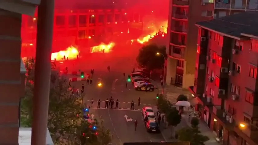 El espectacular adiós de la afición del Atlético al Vicente Calderón