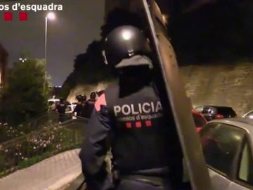 Los Mossos desarticulan una banda que robaba coches en Cataluña para luego venderlos fuera de España Los Mossos desarticulan una banda que robaba coches en Cataluña para luego venderlos fuera de España