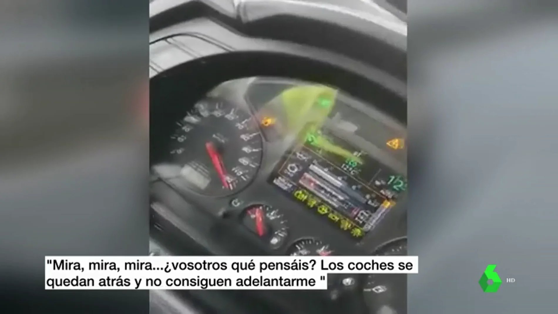 Así se jactaba en un vídeo el conductor de un camión que conducía por la autovía a 120 km/h 