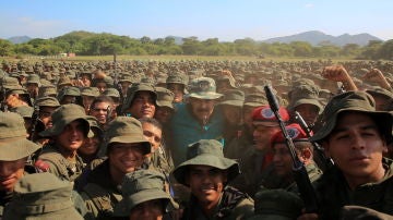 Nicolás Maduro con parte de su Ejército