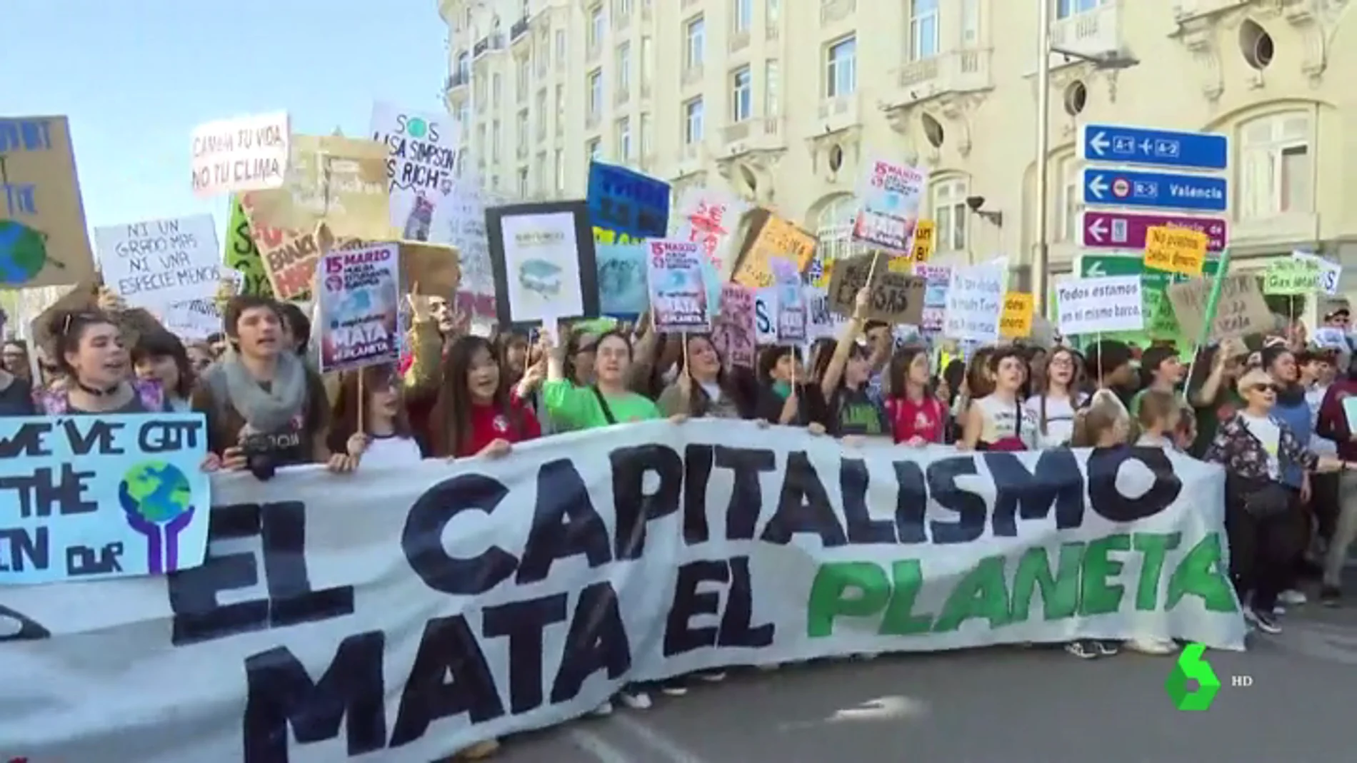 Los jóvenes lideran la lucha contra el cambio climático: "Sin planeta, no hay futuro"