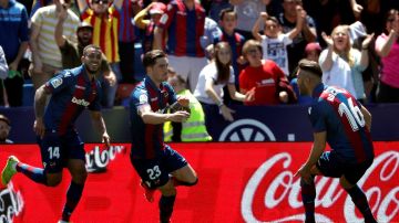 Los jugadores del Levante celebra el gol en el Ciudad de Valencia