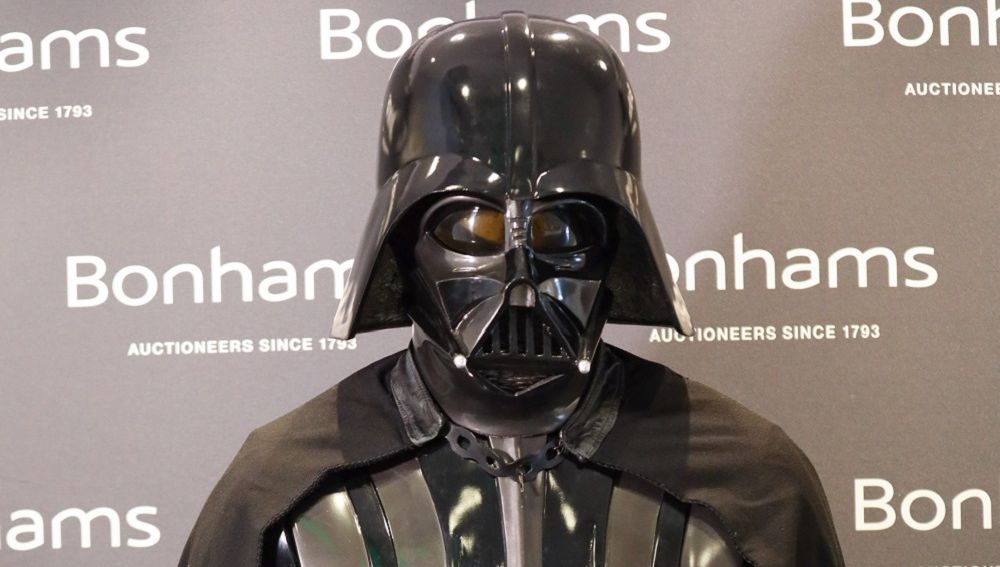 Imagen del traje de Darth Vader que se subasta en EEUU