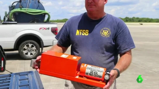 Recuperan la caja negra del Boeing 737 que acabó en un río de Florida tras salirse de la pista Recuperan la caja negra del Boeing 737 que acabó en un río de Florida tras salirse de la pista