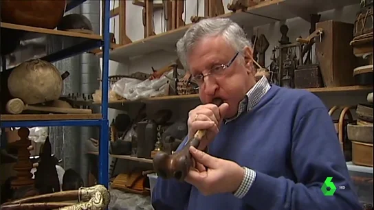 Un cerebro o un fémur humano: estos son algunos de los 4.400 instrumentos étnicos de una pareja de coleccionistas Un cerebro o un fémur humano: estos son algunos de los 4.400 instrumentos étnicos de una pareja de coleccionistas