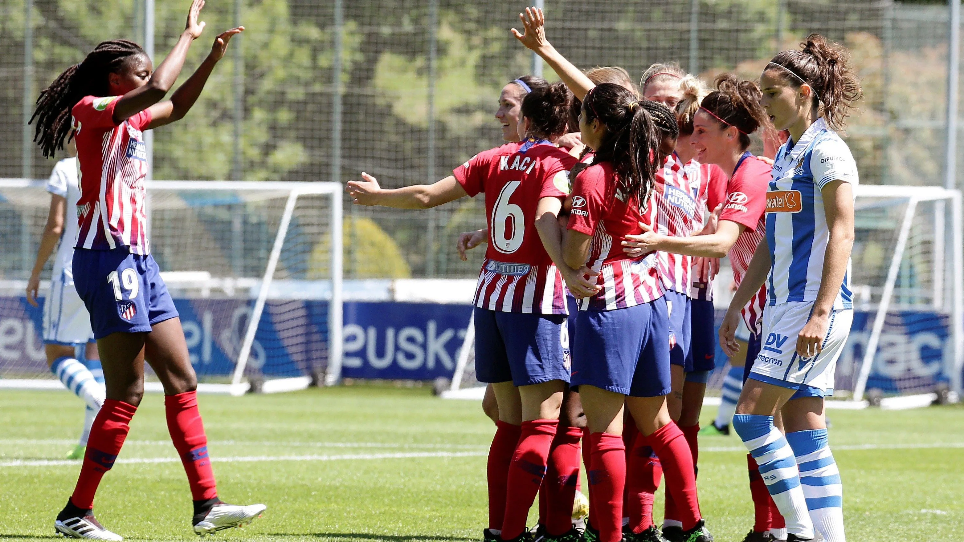 Las jugadoras del Atlético celebran la victoria