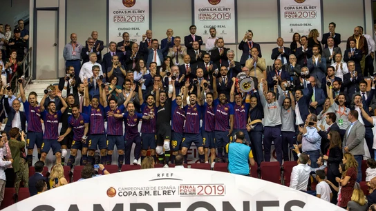El Barça Lassa levanta la Copa del Rey de fútbol sala El Barça Lassa levanta la Copa del Rey de fútbol sala