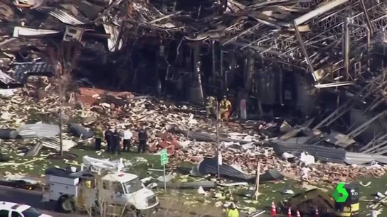 Dos personas han muerto por una explosión en una fábrica de silicona en Illinois Dos personas han muerto por una explosión en una fábrica de silicona en Illinois