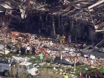 Dos personas han muerto por una explosión en una fábrica de silicona en Illinois Dos personas han muerto por una explosión en una fábrica de silicona en Illinois