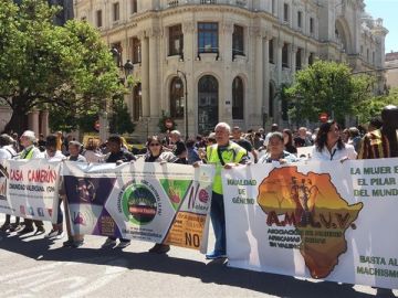 Valencia se suma al 'Abrazo de los pueblos' . Valencia se suma al 'Abrazo de los pueblos' .