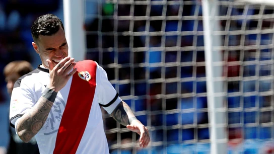 Raúl de Tomás se lamenta en un partido con el Rayo Vallecano Raúl de Tomás se lamenta en un partido con el Rayo Vallecano