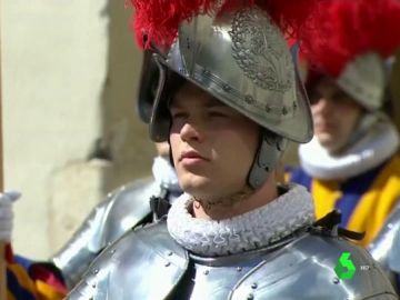 La Guardia Suiza busca soldados: el ejército del Papa se lanza a las redes sociales para reclutar hombres La Guardia Suiza busca soldados: el ejército del Papa se lanza a las redes sociales para reclutar hombres