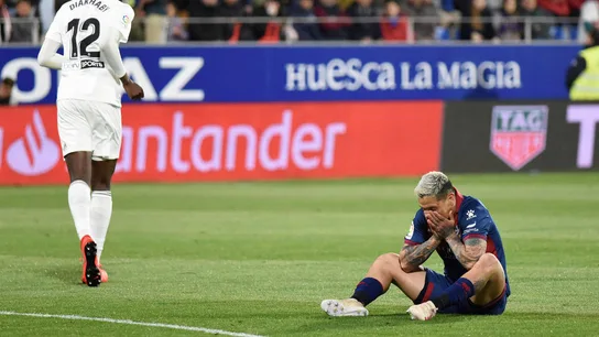Chimy Ávila se lleva las manos a la cara en el partido contra el Valencia Chimy Ávila se lleva las manos a la cara en el partido contra el Valencia