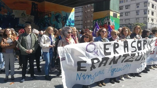 La concentración en repulsa por el abuso sexual en Barakaldo La concentración en repulsa por el abuso sexual en Barakaldo