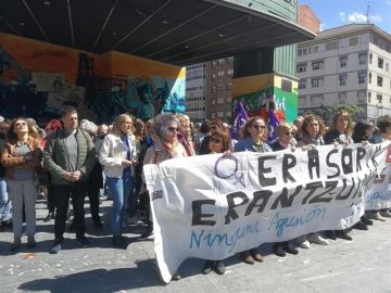 La concentración en repulsa por el abuso sexual en Barakaldo La concentración en repulsa por el abuso sexual en Barakaldo