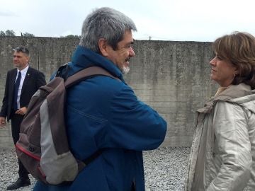 En la imagen, la ministra de Justicia, Dolores Delgado, conversa con el presidente de la asociación Amical de Mauthausen, Enric Garriga En la imagen, la ministra de Justicia, Dolores Delgado, conversa con el presidente de la asociación Amical de Mauthausen, Enric Garriga