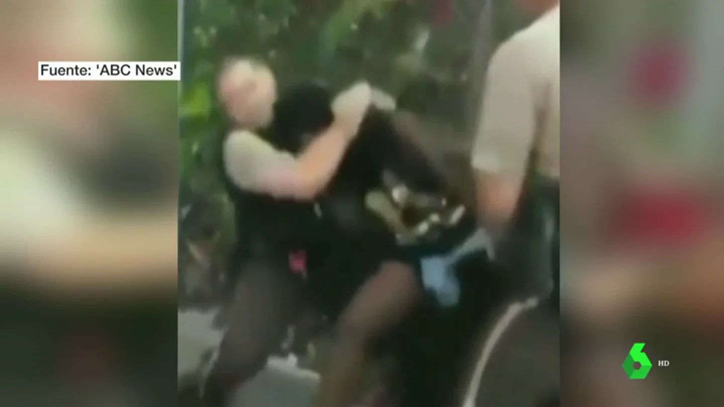 Detienen a un policía tras mentir para justificar el brutal arresto de una mujer negra Detienen a un policía tras mentir para justificar el brutal arresto de una mujer negra