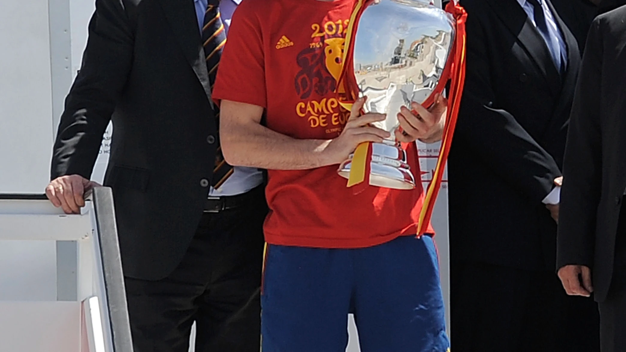 Vicente del Bosque e Iker Casillas, tras ganar la Eurocopa de 2012