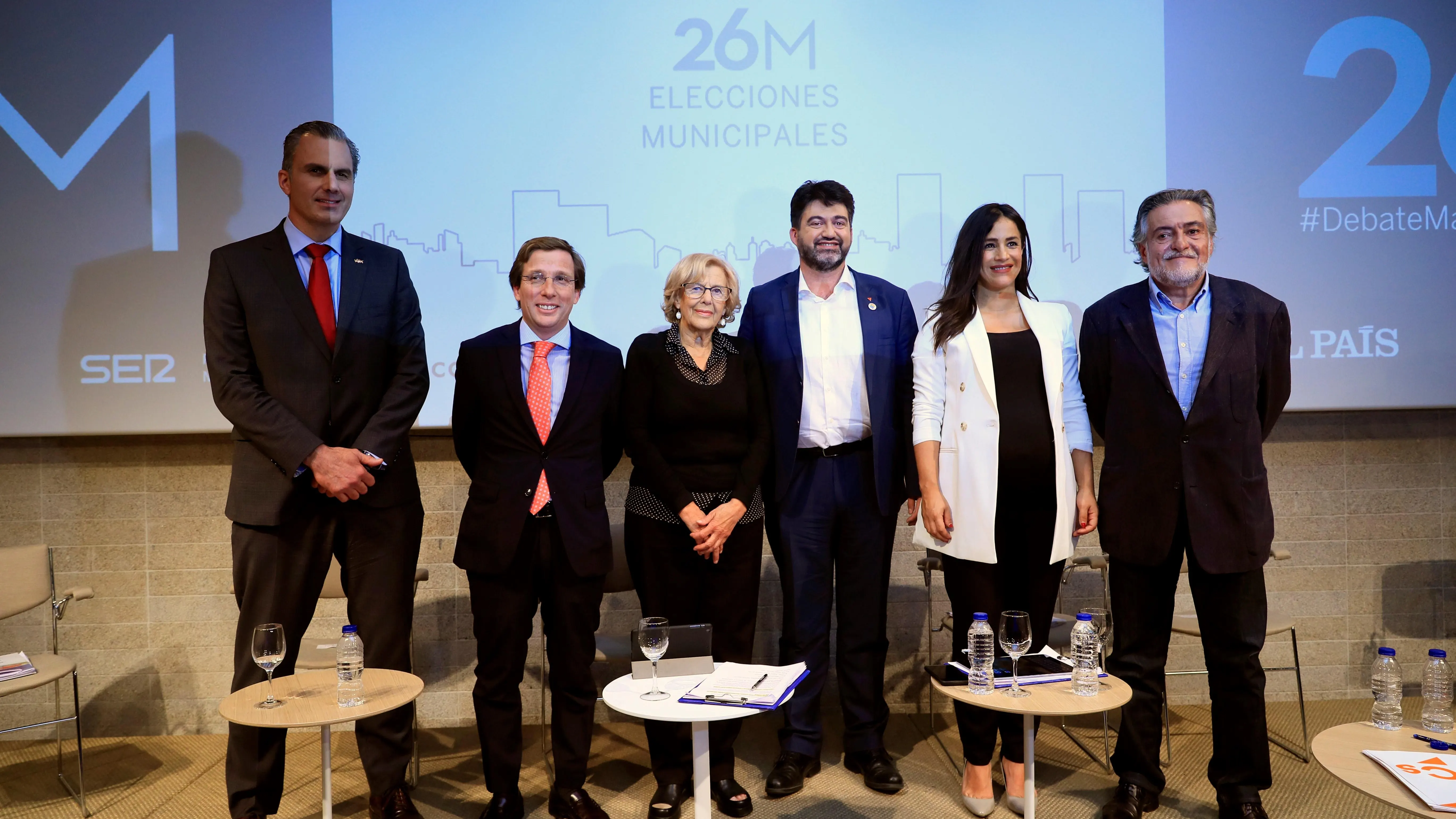 Los candidatos a la alcaldía de Madrid, José Luis Martínez-Almeida (2i), Javier Ortega Smith (i), Manuela Carmen (3i), Carlos Sánchez Mato (3d), Begoña Villacís (2d) y Pepu Hernández